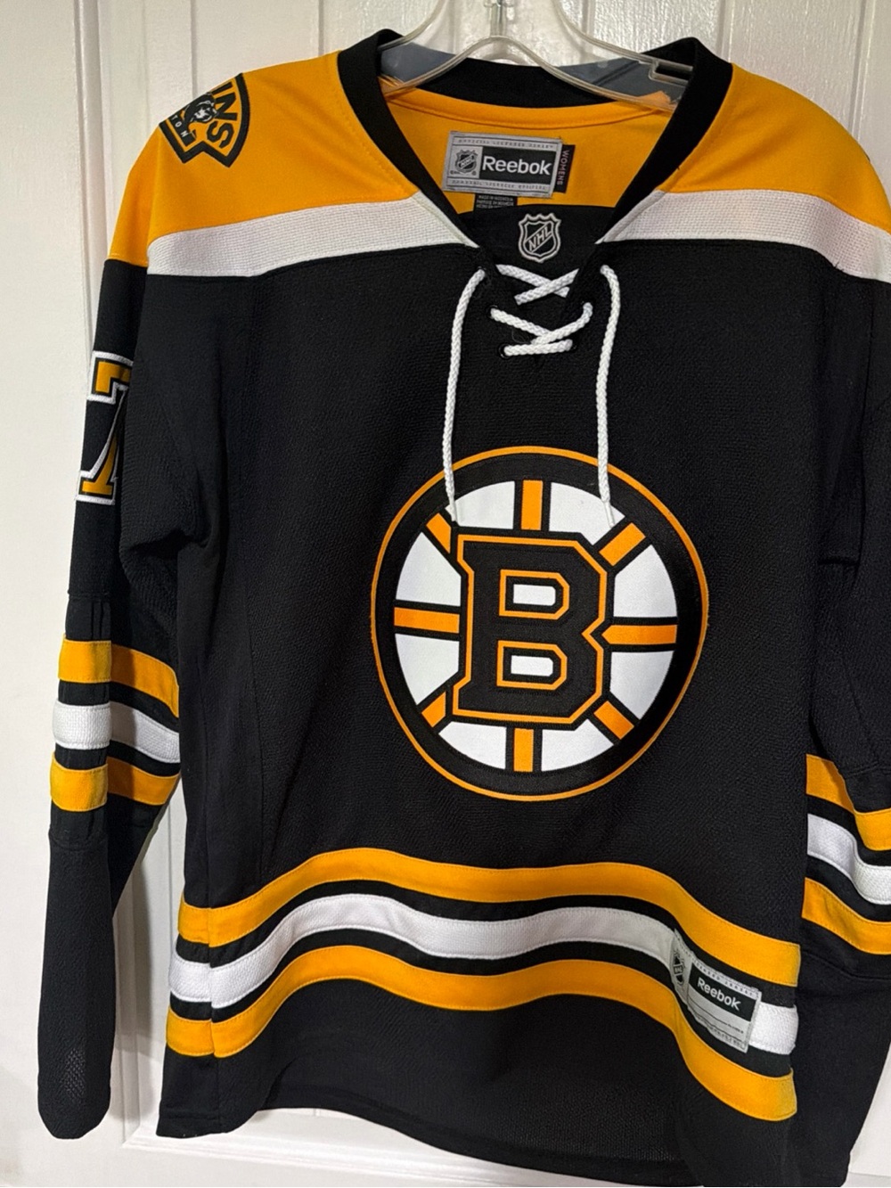 Women's size large Reebok Boston Bruins Black and Gold Hockey Jersey